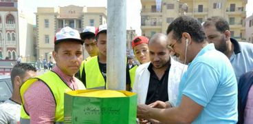 بالصور| "مستقبل وطن" يشارك بـ 50 صندوقا لجمع القمامة بشوارع الفيوم