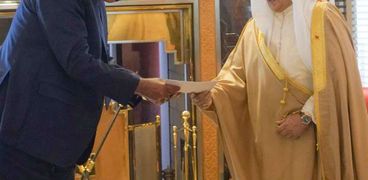 لقاء وزير الخارجية مع ملك البحرين