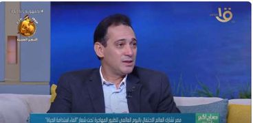 الدكتور أسامة الجبالي مدير مشروع الطيور الحوامة