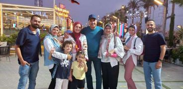 عائلة الجد «هاشم» تحتفل بذكرى 30 يونيو