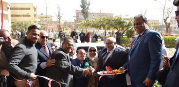 بالصور| وزير التعليم العالي يتفقد تطويرات المدينة الجامعية بـ"عين شمس"