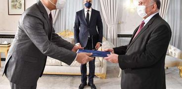 وزير الخارجية العراقي يتسلم نسخة من أوراق اعتماد السفير المصري الجديد لدى العراق