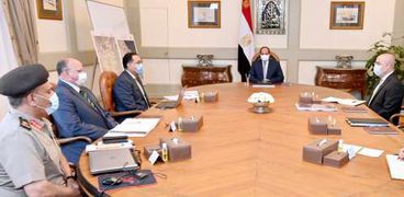 الرئيس يتابع تطوير المناطق السكنية العشوائية وغير الآمنة في محيط محافظة القاهرة.