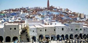 بقعة في الجزائر يكسوها اللون الأبيض
