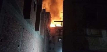 صورة من حريق منزل بمركز جرجا
