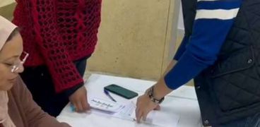 الإعلامي طارق علام يدلي بصوته في الانتخابات الرئاسية