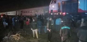 التحقيق مع سائق قطار منيا القمح ومساعده بعد خروج العربات من على القضبان