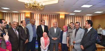 وزير القوى العاملة يكرم أعضاء اللجنة التنظيمية لمبادرة مصر بكم أجمل بالشرقية