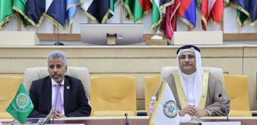 رئيس البرلمان العربي خلال لقائه الأمين العام لمجلس وزراء الداخلية العرب بتونس