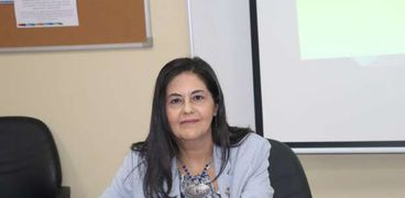 الدكتورة هويدا مصطفى عميدة كلية إعلام القاهرة