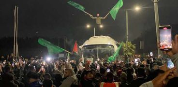 فرحة الفلسطينيين بإطلاق سراح المحتجزين