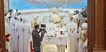 البابا يدشن الكنيسة