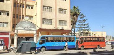توفير أتوبيسات لنقل الطلاب في أبو حمص