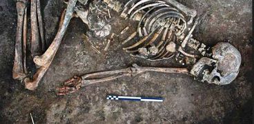 اكتشاف زخارف غريبة على عظام امرأة مدفونة منذ 4500 سنة