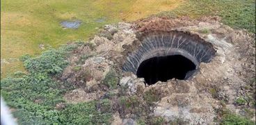 بالفيديو| عالم روسي عن سر "حفرة سيبيريا": ثقب في جوف الأرض