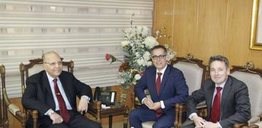 وزير العدل يستقبل السفير السويسري بالقاهرة