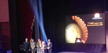 سميح ساويرس خلال حفل توزيع الجائزة