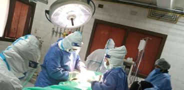 اجراء ولادة قيصرية لسيدة مصابة بكورونا بمستشفي سوهاج العام