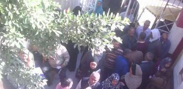 عاملون يغلقون إدارة "الحامول" التعليمية في كفر الشيخ
