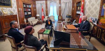 اجتماع الرئيس التونسي مع نجلاء بودن ووزراء العدل والداخلية