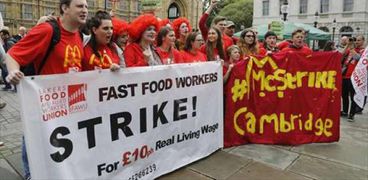 اعتصام عمال ماكدونالدز في بريطانيا