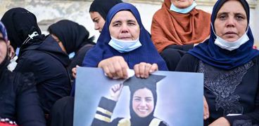 أسرة فتاة مول كفر الدوار أمام محكمة الإسكندرية