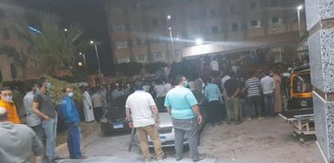 أهالي الضحايا أمام مستشفى رشيد