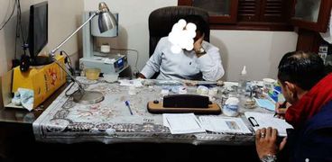 ضحايا طبيب الأسنان المزيف:"5 سنوات بيعالجنا وضروسنا آلامها مستمرة "