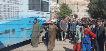 محافظ أسيوط : إنشاء مستشفى ميدانى متنقلة لخدمة أهالي عزبة سعيد