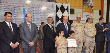 محافظة بني سويف تكرم أسر 83 شهيد جيش وشرطة في احتفالية كبرى