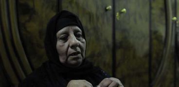 والدة الملاكم كريم إبراهيم أثناء حديثها مع "الوطن" داخل غرفته