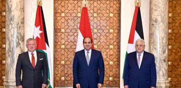 الرئيس السيسي ونظيره الفلسطيني والعاهل الأردني