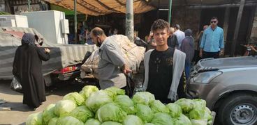 أيمن حمدي يبيع الكابوتشا في شوارع القاهرة