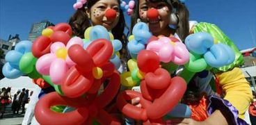بالصور| 2000 ياباني يحتفلون بـ"الهالوين" مرتدين ملابس قناصة و"زومبي"