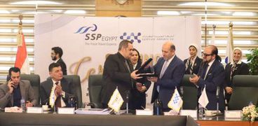 المصرية للمطارات توقع اتفاقية جديدة لإدارة مجموعة مطاعم وكافتيريات بمطار الغردقة الدولي