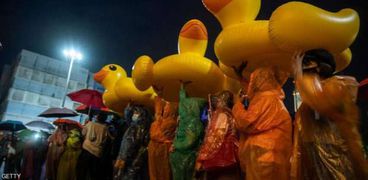 البطة الصفراء تصبح رمزا للاحتجاجات فى تايلاند