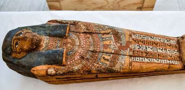 بالصور| "تابوت خشبي" و"يد مومياء".. قطع أثرية استردت من أمريكا