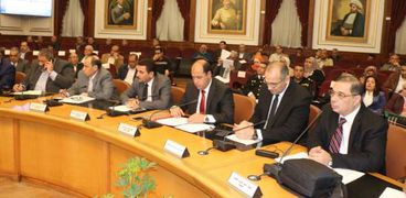 محافظ القاهرة خلال المجلس التنفيذي