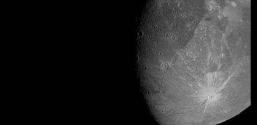 قمر «جانيميد» الأكبر في النظام الشمسي