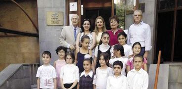 زوجة وزير خارجية أرمينيا تتوسط أطفال الشوارع