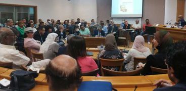 الجلسة الأولى من الملتقى الدولي جابر عصفور