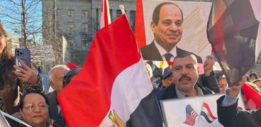 صور استقبال الجالية المصرية للرئيس السيسي لدى وصوله واشنطن
