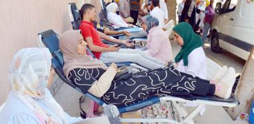 إحدى حملات التبرع بالدم فى الجامعات لصالح الأشقاء الفلسطينيين