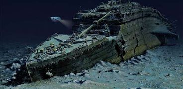 الغواصة المفقود تيتان بجوار السفينة تايتنيك