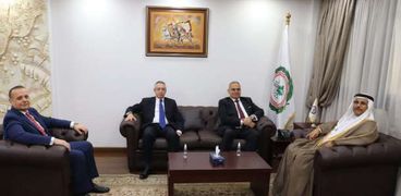 رئيس البرلمان العربي عادل العسومي والسفير صلاح عبد الصادق، مساعد وزير الخارجية