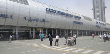 من مطار القاهرة