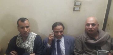 بالصور| عودة عضو مجلس الشعب السابق بسوهاج عقب تحريره من الاختطاف