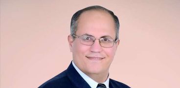 الدكتور إبراهيم الزيات، عضو مجلس نقابة الأطباء