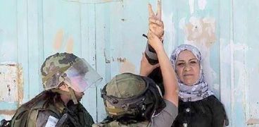 المرأة الفلسطينية مثال للصمود والإرادة