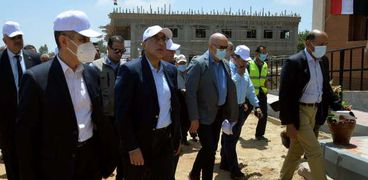 رئيس الوزراء يتفقد مشروعات «حياة كريمة» في قرية نهطاي بزفتى